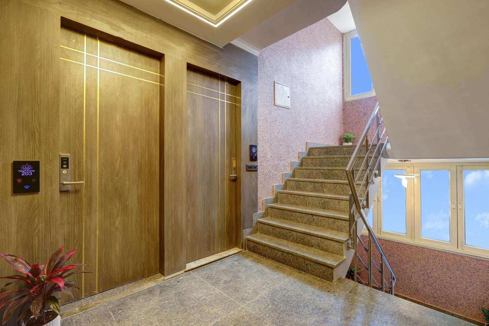 Hotel Armani Suites By Smart Group New Delhi Bagian luar foto